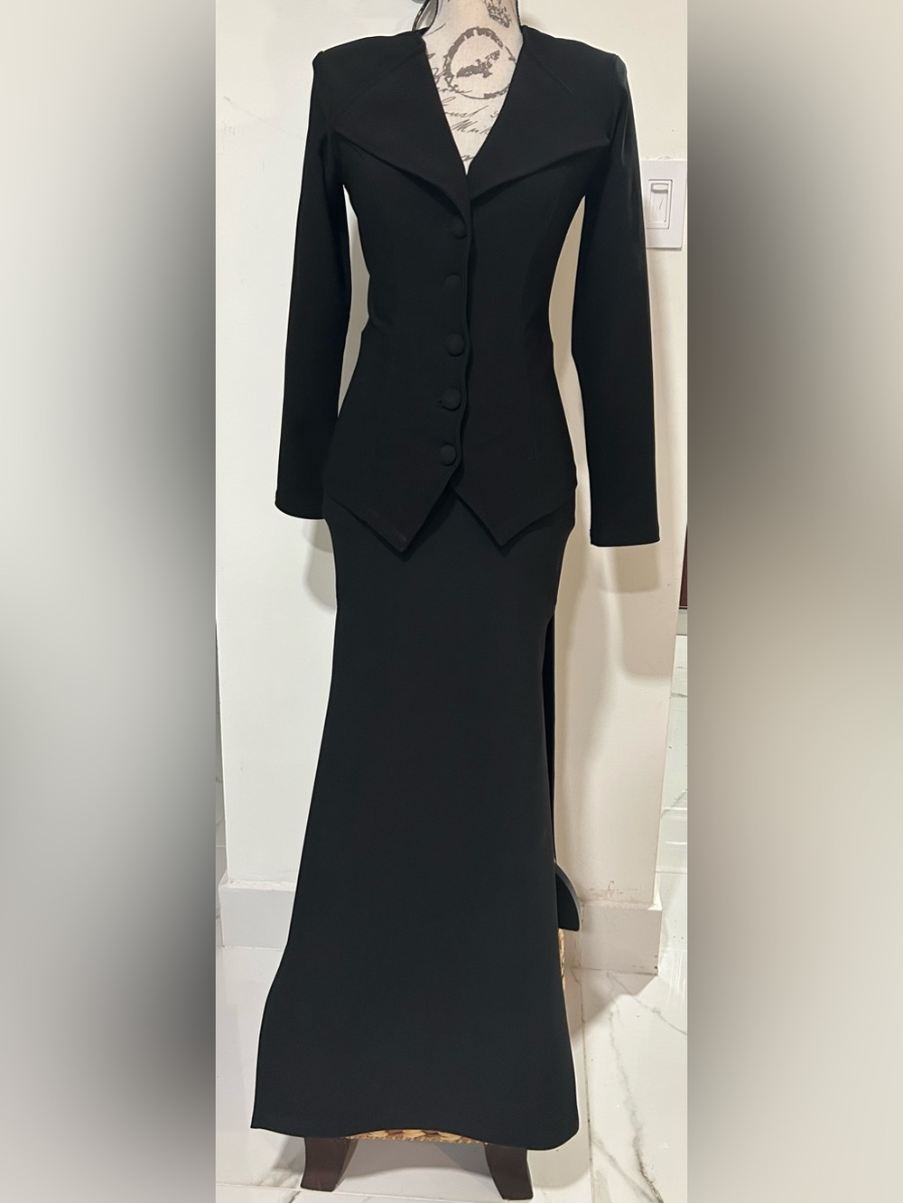 Luky K Black 2-Piece Skirt Suit Notch Lapel V-Neck 5-Button Long Sleeve Stretch